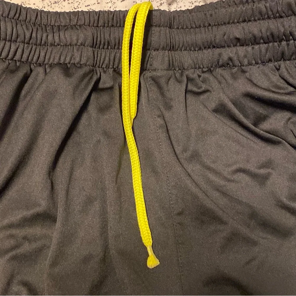 NBA Men's Black and Gray Shorts size‎ medium Basketball Workout Stretch Pull On